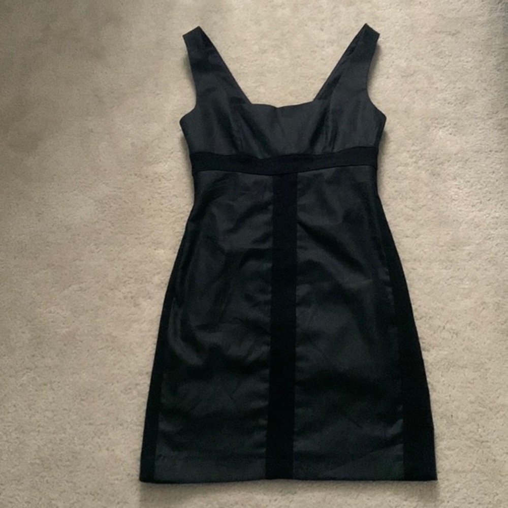 Bebe Dress - Picture 2 of 3
